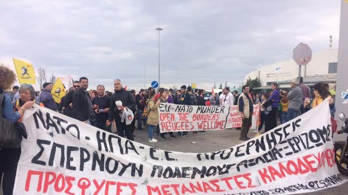 Διαδήλωση αλληλεγγύης στους πρόσφυγες στο λιμάνι του Πειραιά